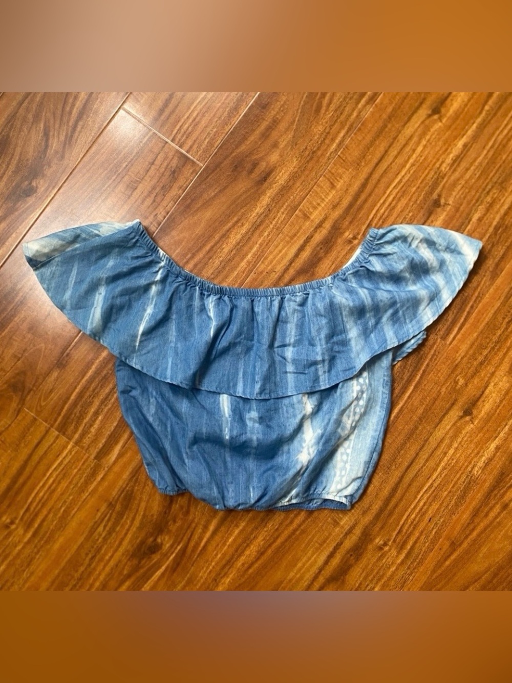 3/$25 Love Culture Juniors Blue Tie Dye Chambray Crop Ruffle Blouse Size Small